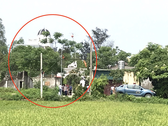 Vụ chủ nhà bắn chết 2 người lạ trước cổng: Nghi phạm giàu có, nhà như lâu đài