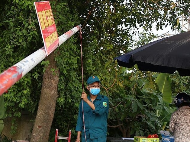 Hà Nội phong tỏa khẩn cấp nơi ở của 2 công nhân mắc COVID-19
