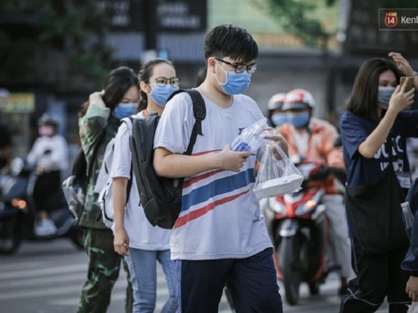 Trường đại học ở TP.HCM phát thông báo khẩn cho sinh viên rời thành phố dịp lễ