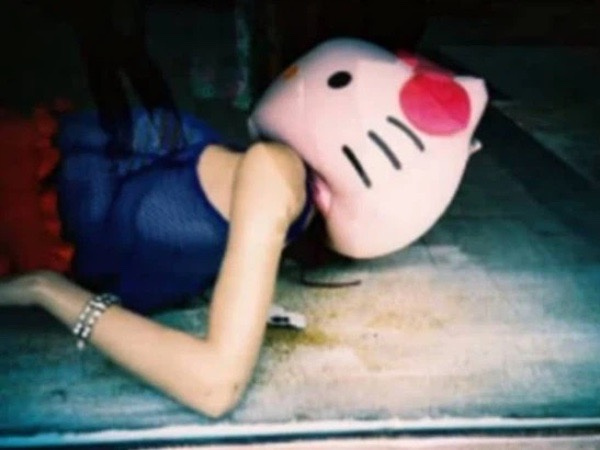 Đằng sau một món đồ chơi đáng yêu, Hello Kitty chứa đựng lời đồn ghê rợn, bắt nguồn từ bi kịch mẹ bất chấp cứu con gái 14 tuổi mắc bệnh ung thư