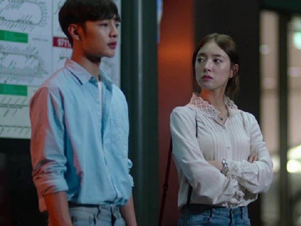 Chồng viện cớ ốm để vợ một mình đưa con đi chơi, 3 hôm sau anh ta run bắn nhìn cuốn sổ dưới gối đầu, càng hoảng sợ trước lời tuyên bố của vợ