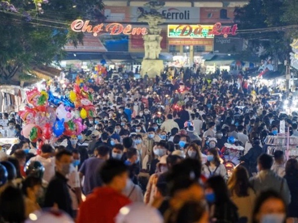 Dòng người 'đông không thể tưởng tượng được' ở Đà Lạt: Đi ngang chợ đêm thôi tôi đã phải hốt hoảng!