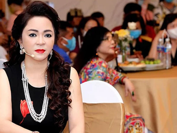 Vợ đại gia Dũng lò vôi: Mắc cười là có người ở nhà trọ, đi Grab, rất khó khăn mà dạy tôi học làm sang