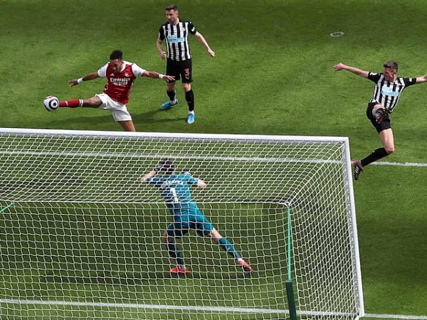 Đánh bại Newcastle, Arsenal tìm lại cảm giác chiến thắng