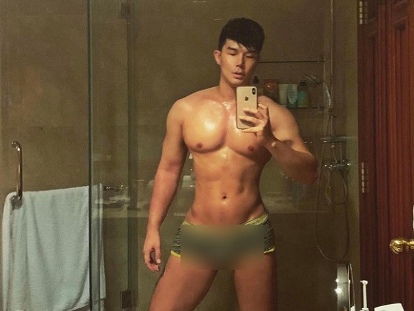Nathan Lee gây tranh cãi dữ dội khi đăng ảnh khoe body nhưng chỉ mặc độc quần lót để lộ phần nhạy cảm