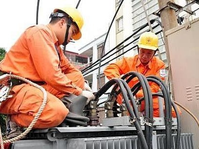Tiêu thụ điện mùa hè tăng 15%, Hà Nội có đủ điện cung cấp?