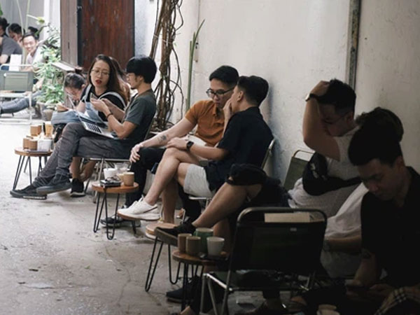 HỎA TỐC: Hà Nội yêu cầu tạm dừng quán ăn, uống đường phố, trà đá, cà phê vỉa hè
