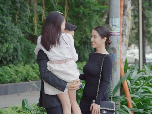 Hướng dương ngược nắng: Minh ghen khi trông thấy Hoàng bên mẹ Cami, Hoàng lại phát điên vì bắt gian Minh ôm Phúc