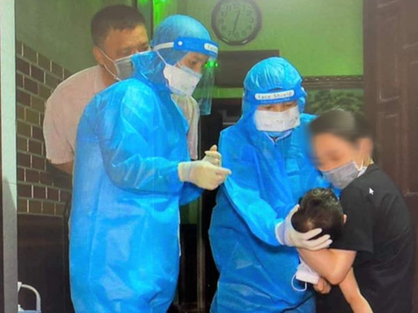KHẨN: Tìm người dự đám cưới có khách tới quán bar phát hiện 6 nữ nhân viên dương tính SARS-CoV-2