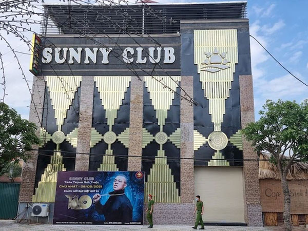14 nhân viên y tế Bệnh viện Phúc Yên đến Sunny Club trong tuần cuối tháng 4