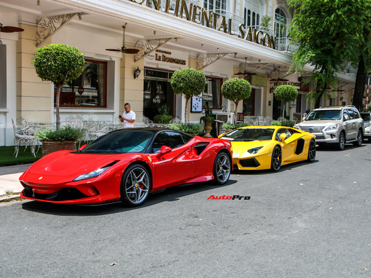 Doanh nhân Nguyễn Quốc Cường cầm lái Ferrari F8 Tributo dạo phố, xuất hiện cùng một siêu xe mới âm thầm về nước