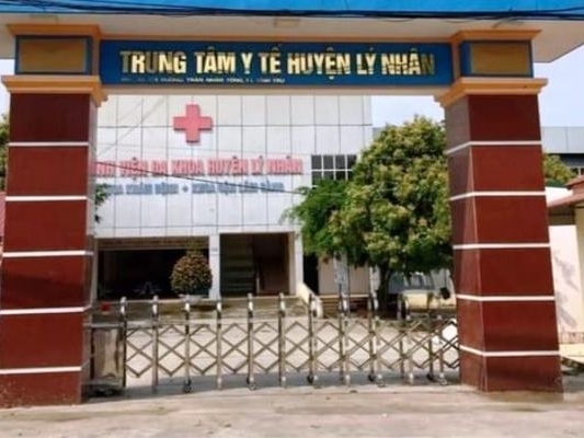 Tạm đình chỉ Giám đốc Trung tâm Y tế ở Hà Nam vì để dịch lây lan