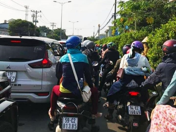 Người dân từ Đà Lạt, Đồng Nai... bắt đầu đổ về TP.HCM sau kỳ nghỉ lễ 30/4, nhiều tuyến đường kẹt 'không lối thoát'