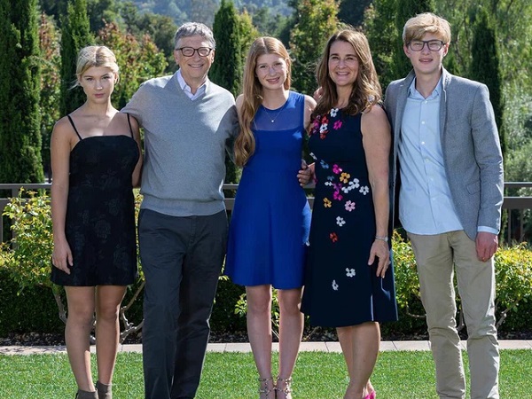 Vợ chồng tỷ phú Bill Gates ly hôn sau 27 năm chung sống, trước đó họ từng dạy con: 'Chọn bạn đời chọn sai có thể chọn lại'
