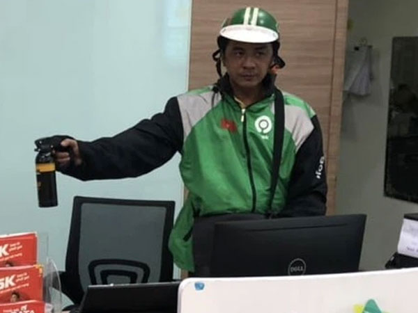 Xông vào cửa hàng Viettel ở Sài Gòn xịt hơi cay nữ nhân viên, cướp hơn 200 triệu đồng