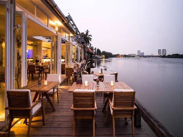 Bị tố gây khó dễ và phân biệt đối xử với khách Việt, nhà hàng ven sông nổi tiếng Sài Gòn nói gì?