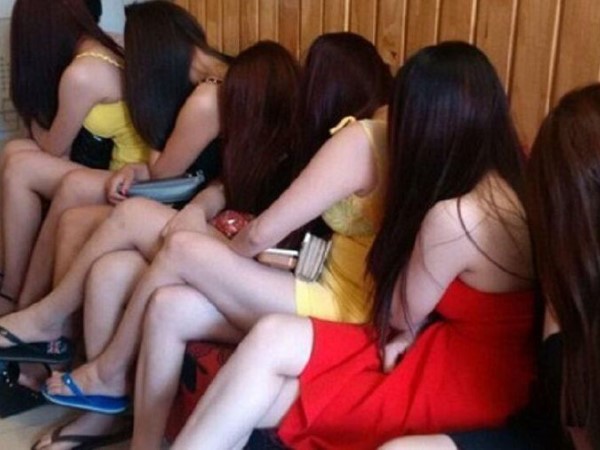Nuôi 7 nhân viên để bán dâm trong quán cà phê