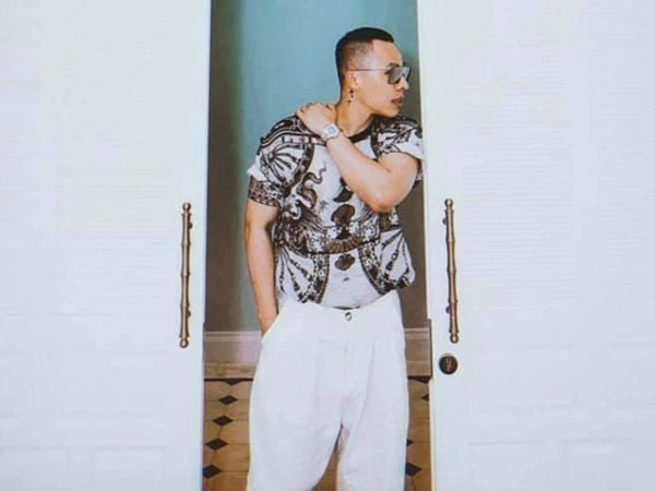 Sau nhiều lần trở thành 'đại sứ cách ly' bất đắc dĩ, Vũ Khắc Tiệp cuối cùng đã thông báo ở yên một chỗ khiến dân tình thở phào
