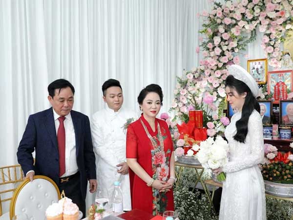 Toàn cảnh đám hỏi siêu kín tiếng của con trai bà Phương Hằng - vợ ông Dũng 'lò vôi' tại Bình Dương, gia đình cô dâu lần đầu được tiết lộ khiến nhiều người bất ngờ