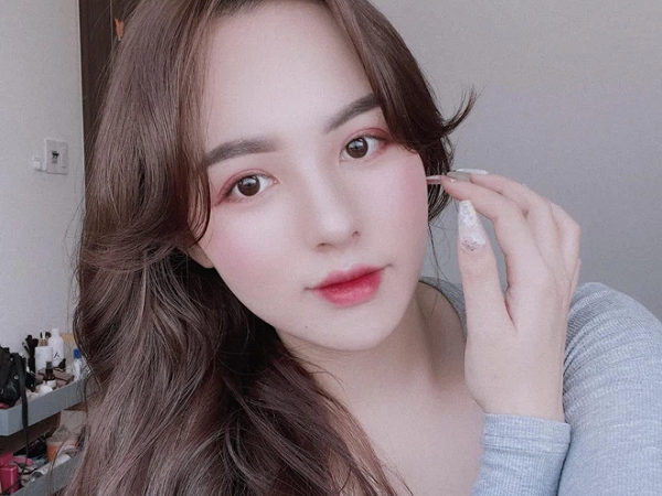 Tưởng như cả thanh xuân bị hủy hoại vì kem trộn, gái xinh thay đổi ngoạn mục sau một năm khi kiên trì skincare bài bản
