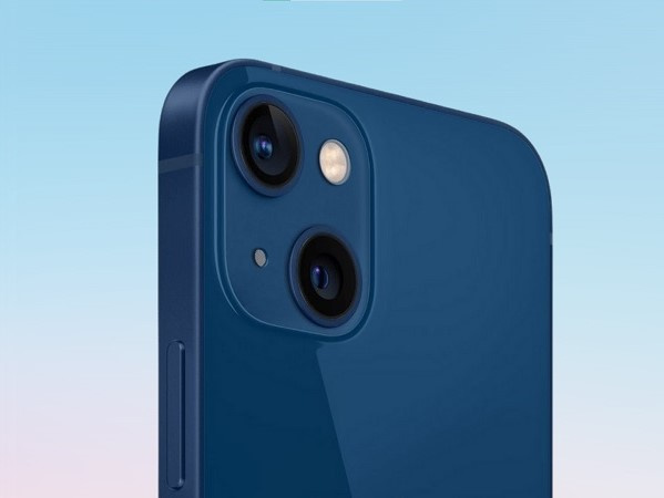 Lộ diện iPhone 13 Pro Max ngoài đời thực: Cụm camera 'khổng lồ'!