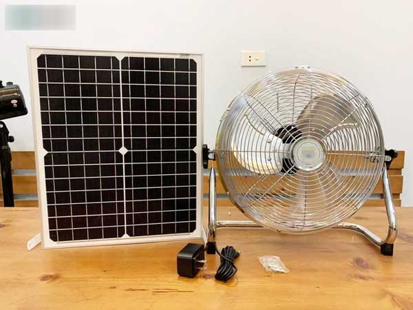 300.000 đồng chiếc quạt năng lượng mặt trời, hàng 'thần thánh' tiết kiệm điện ngày hè?