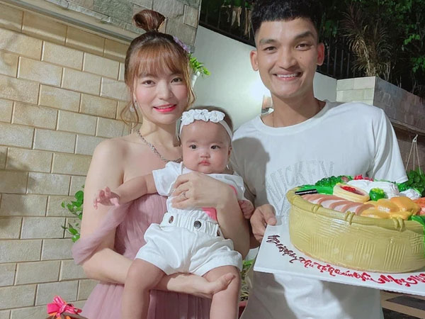 Bức xúc vì con gái 5 tháng tuổi bị chê bai trên MXH, bà xã Mạc Văn Khoa tuyên bố thưởng nóng 20 triệu đồng cho ai tìm ra danh tính kẻ ác miệng