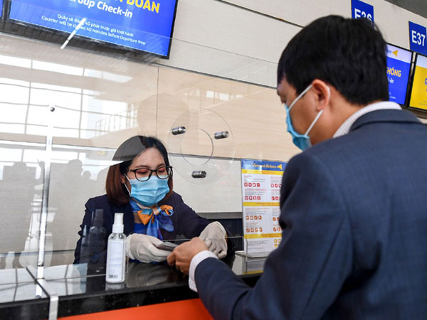 Tự đặt vé đi chơi, rối bời chuyện hoàn hủy