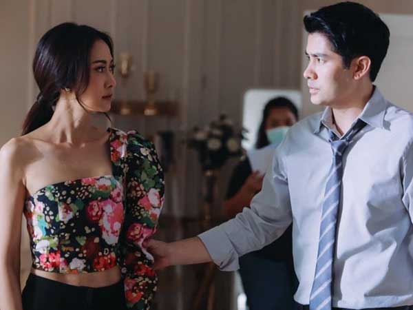 Nhất quyết ly hôn vợ để trút bỏ gánh nặng, 4 năm sau chồng bất đắc dĩ treo biển bán nhà nhưng lại 'tối mặt' với vị khách đến mua