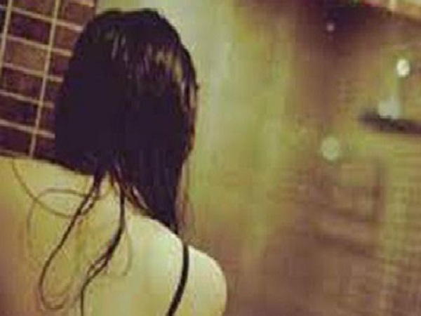Gửi ảnh khỏa thân cho 'bạn trai' trên Facebook, cô gái mất hơn 100 triệu đồng