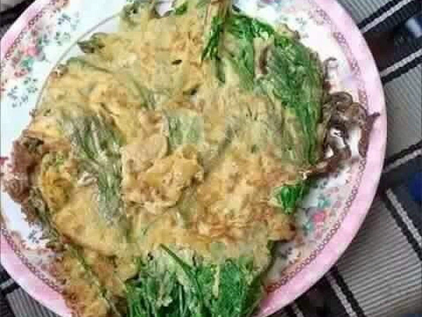 Lần đầu ra mắt nhà người yêu, cô gái làm trứng chiên nhồi rau khiến cả nhà sốc nặng, nhìn qua tưởng... vợt bóng bàn