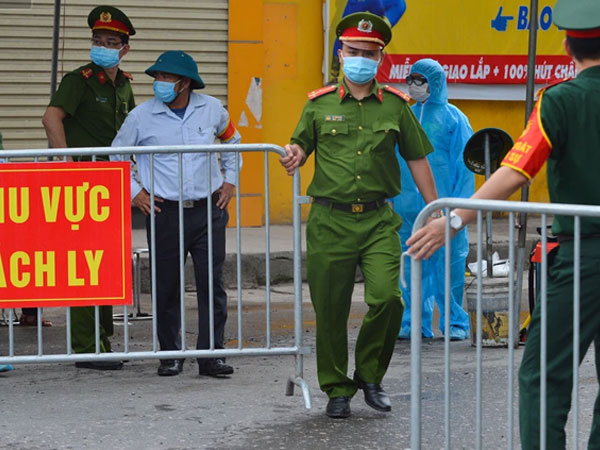 Hà Nội: Cận cảnh khu vực phong toả 6.000 dân ở Thường Tín, nhiều người đi làm ngỡ ngàng phải 'quay xe'