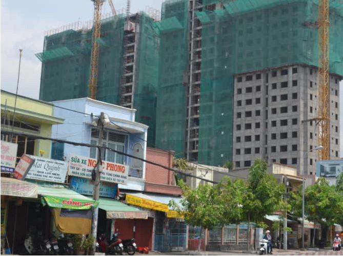 Ngân hàng rao bán loạt khoản nợ ngàn tỉ thế chấp bằng cổ phiếu, bất động sản...