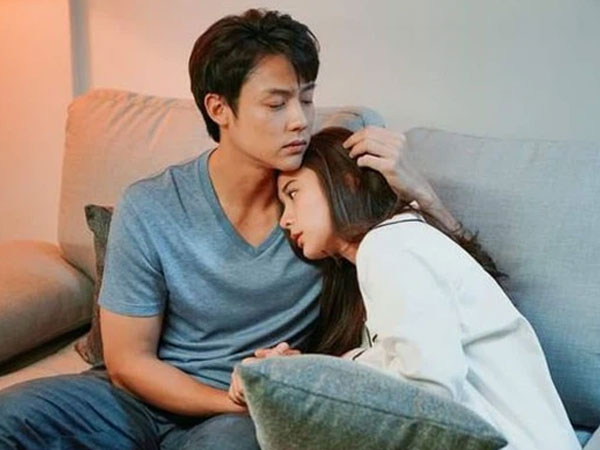 Chồng đi nhậu 12 giờ đêm mới về, trong cơn say thấy bàn tay vợ vuốt ve trên mặt mà anh giật mình thảng thốt lẫn hối hận vô vàn