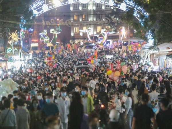 TP.HCM tìm người liên quan đến lịch trình dày đặc của BN 3141 tại Nha Trang, Đà Lạt: Phải cách ly ngay