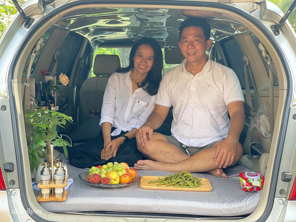 Cặp vợ chồng biến ô tô thành lều trại đi camping khắp nơi, tiện đâu ngủ đó mà sang trọng không thua khách sạn