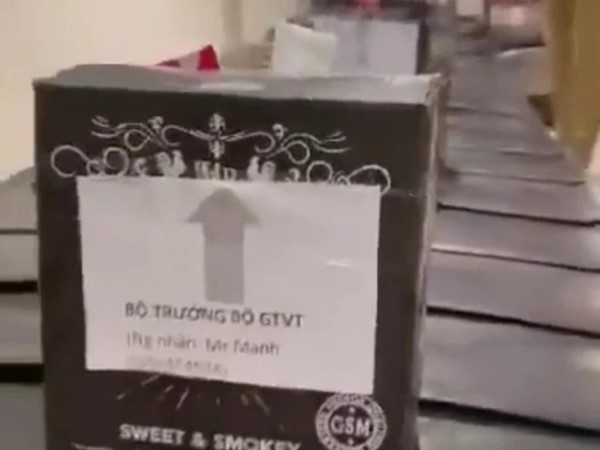 Hé lộ nơi làm việc của nhân viên 'mạo danh' Bộ trưởng GTVT gửi rượu qua máy bay
