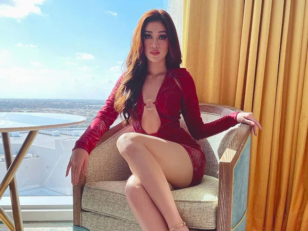 Khánh Vân 'đốt mắt' cộng đồng mạng bằng outfit hở bạo trong ngày thứ 2 'ra quân' Miss Universe 2020