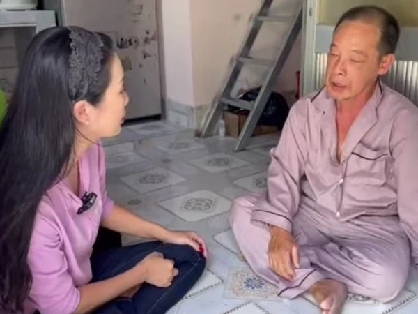 Nghệ sĩ Tuấn Anh bị đột quỵ, xuất huyết não, phải ở nhờ nhà, vợ chạy xe ôm, bán vé số