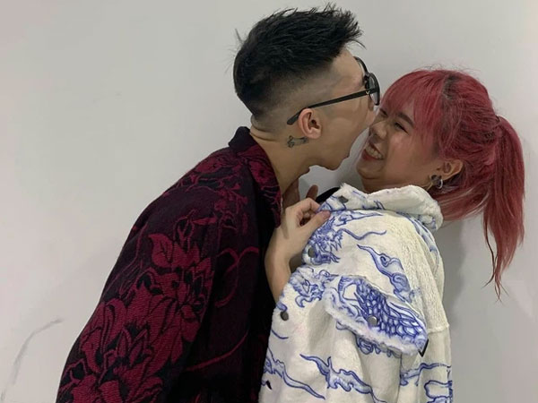 Tlinh và MCK bị chỉ trích vì 'tung hứng' status 18+, nói chuyện đụng chạm vòng 1 của fan