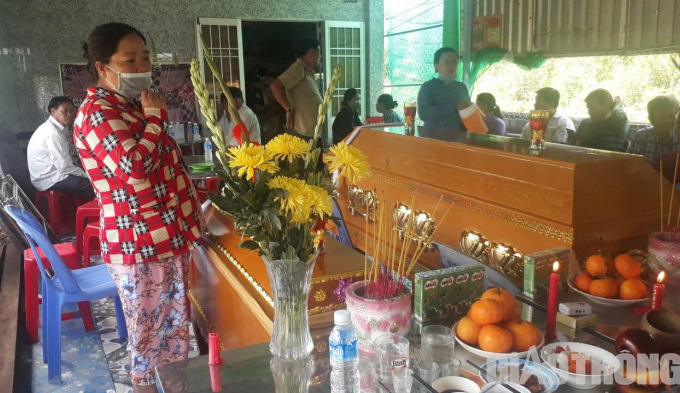 Ăn cháo gà và uống nước ngọt, chị em bé gái tử vong