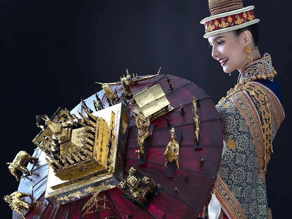Miss Universe 2020: Ngắm loại National Costume sặc sỡ, kì công của đối thủ, fan lo lắng cho Kén Em của Khánh Vân