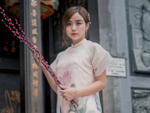 Chuyện tình cảm với Đạt G bị đem ra bàn tán, vợ cũ Hoài Lâm đăng đàn ẩn ý: 'Tôi ước mọi người đừng đứng cao mà hãy cúi thấp để cảm nhận mỗi người'