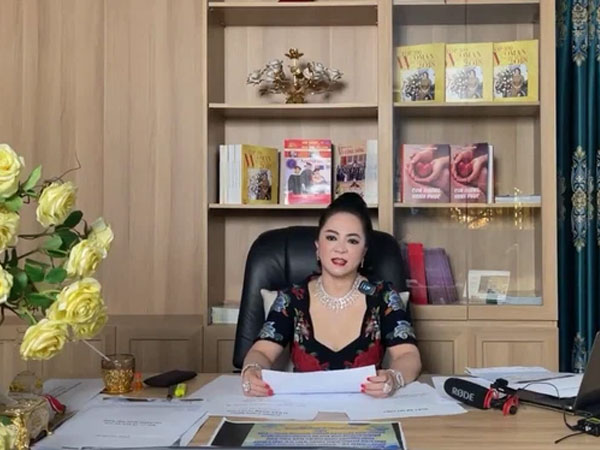 Bà Phương Hằng - vợ ông Dũng 'lò vôi' hôm nay tuyên bố cực gắt: 'Cấm cửa giới nghệ sĩ đến khu du lịch Đại Nam'