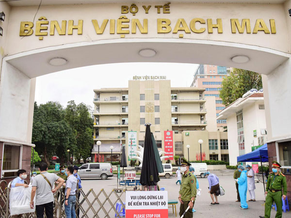 Bệnh viện Bạch Mai cách ly 19 nhân viên y tế tiếp xúc ca Covid-19
