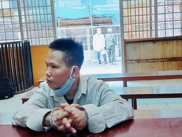 Hiếp dâm không thành liền quay sang năn nỉ nạn nhân rồi tiếp tục làm liều