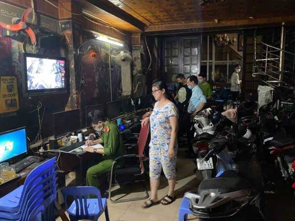 Mở cửa giữa mùa dịch, 2 quán game ở Hà Nội bị phạt 30 triệu đồng