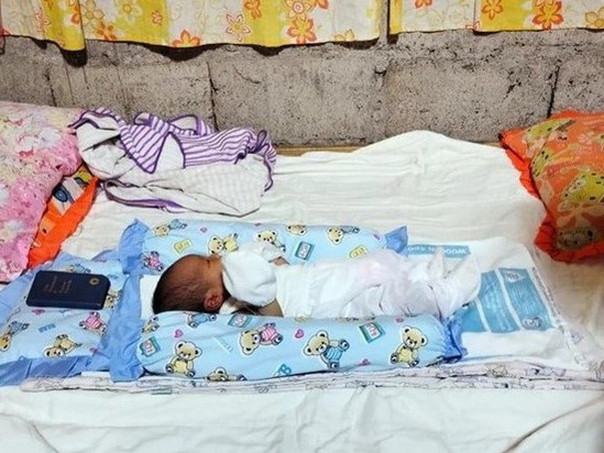 Bé trai mang tên cực lạ: Glhynnyl Hylhyr Yzzyghyl, dân mạng thắc mắc quá nên ông nội phải đăng đàn giải thích ý nghĩa phía sau