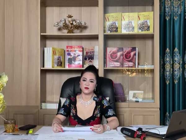 Mỉa mai bà Phương Hằng làm giàu bất chính, NSND Hồng Vân bị chính chủ livestream nói gay gắt