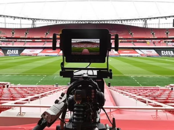 Premier League kiếm 4,5 tỷ Bảng từ bản quyền truyền hình